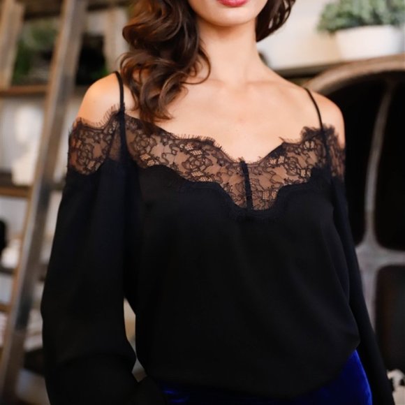 CHIC DOLLZ Off Shoulder Lace Details Black Blouse - Picture 6 of 6